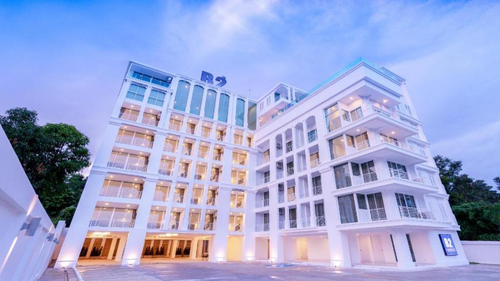 B2 Phuket Premier Hotel Patong Buitenkant foto