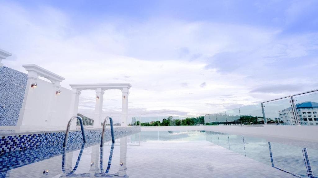 B2 Phuket Premier Hotel Patong Buitenkant foto
