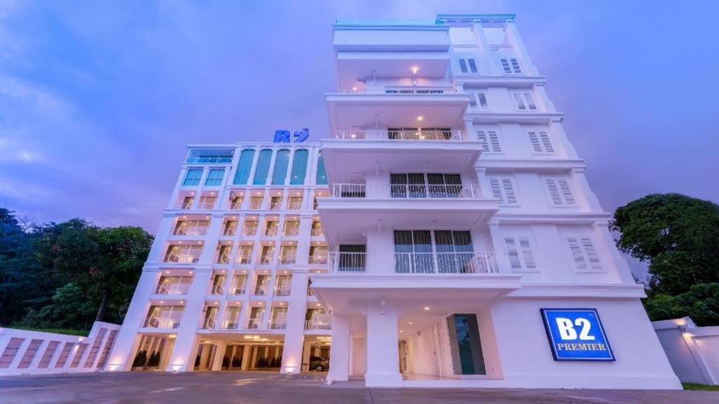 B2 Phuket Premier Hotel Patong Buitenkant foto